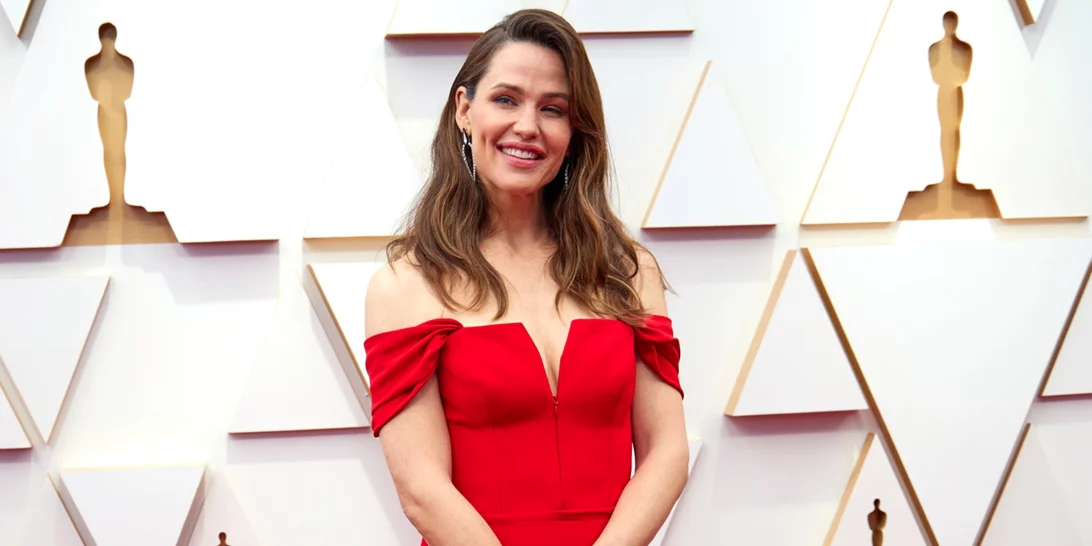 Jennifer Garner | Η εμφάνιση στο κόκκινο χαλί των Oscar με κοσμήματα Έλληνα σχεδιαστή