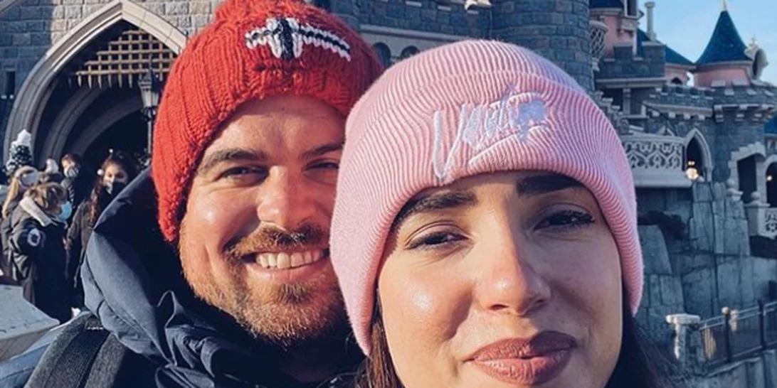 Νικόλας Ράπτης | Έτσι έκανε πρόταση γάμου στη σύντροφό του στην Disneyland (βίντεο)