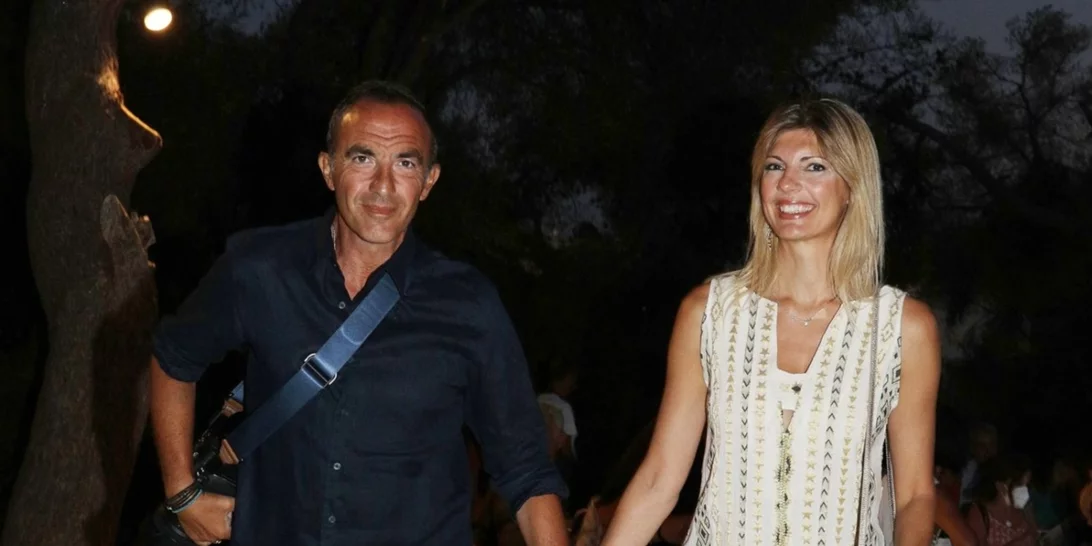 O Νίκος Αλιάγας με τη σύζυγό του Τίνα Γρηγορίου στο Ηρώδειο | Η stylish εμφάνισή της