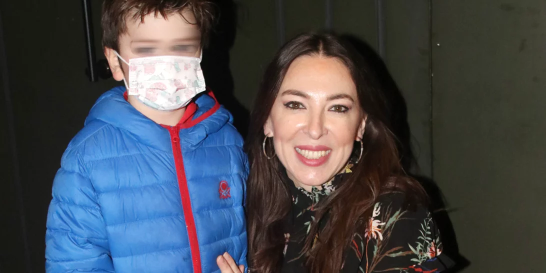 Αλίκη Κατσαβού | Ο γιος της, Φοίβος, τής ζήτησε να πάνε στον τάφο του Κώστα Βουτσά (εικόνα)