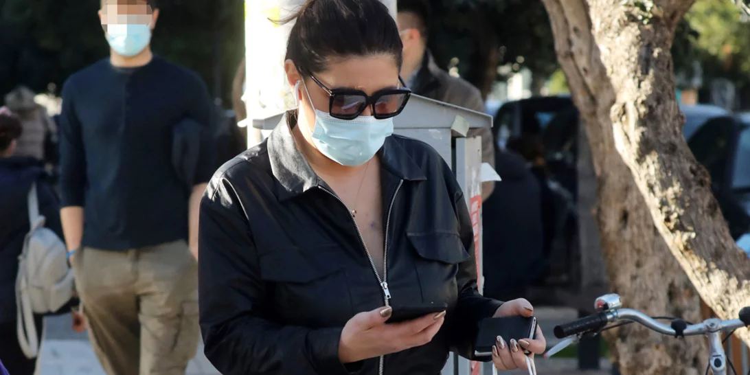 Έλενα Παπαρίζου | Super ανανεωμένη με μαύρη ολόσωμη φόρμα