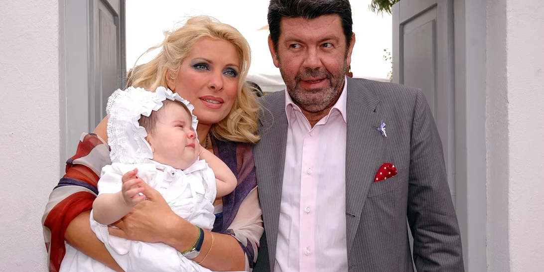 Τα iconic χτενίσματα που επέλεξαν 10 Ελληνίδες celebrities για τη βάφτιση των παιδιών τους