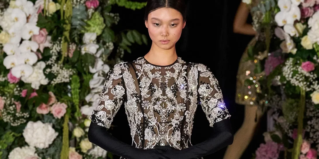 London Fashion Week | To "quiet luxury" χτένισμα που αναμένεται να επικρατήσει στις τάσεις αποπνέει μια απίστευτη κομψότητα