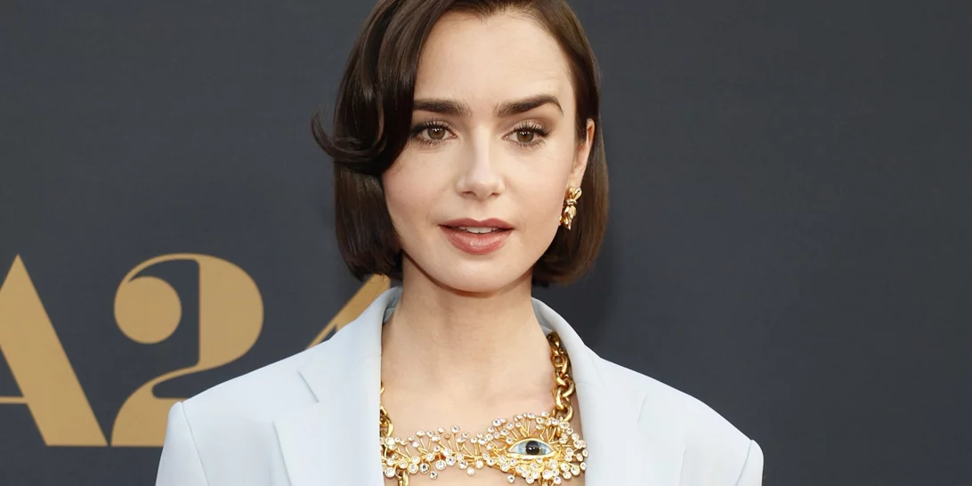 Lily Collins | Το beauty item που χρησιμοποιεί πιστά της χαρίζει αψεγάδιαστη λάμψη στο πρόσωπο