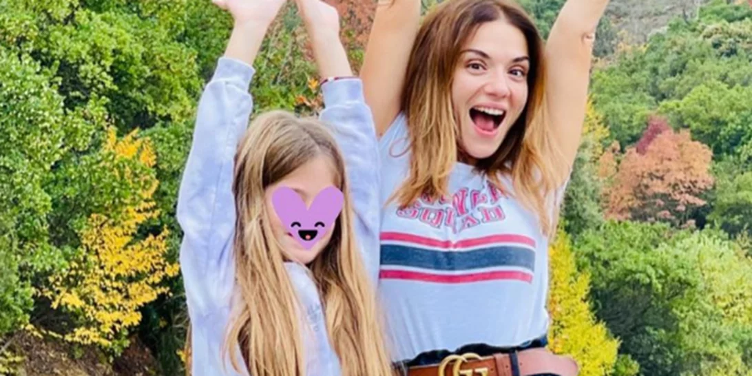 Ψηλή και κατάξανθη | Η κόρη της Βάσως Λασκαράκη είναι μία κούκλα