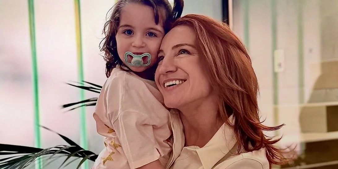 Στεφανία Γουλιώτη | Αγκαλιά με την τηλεοπτική της κόρη στα παρασκήνια του νέου κύκλου του Maestro