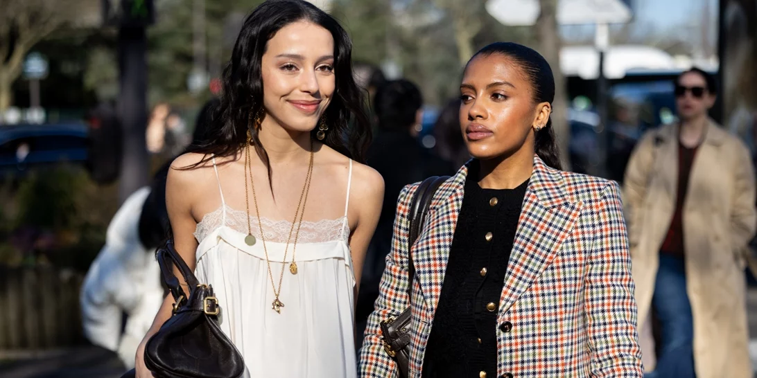 Δαντέλα και βολάν | Αυτό το top κοστίζει 22,99 € και θα χαρίσει την απόλυτη ρομαντική πινελιά στα looks σου