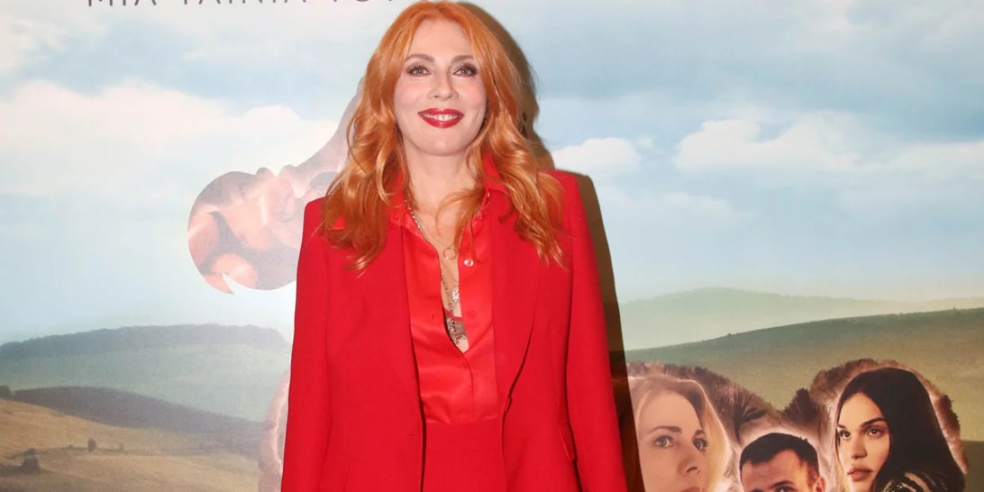 Η 70s inspired εμφάνιση της Σμαράγδας Καρύδη στην παρουσίαση της νέας σειράς "IQ 160"