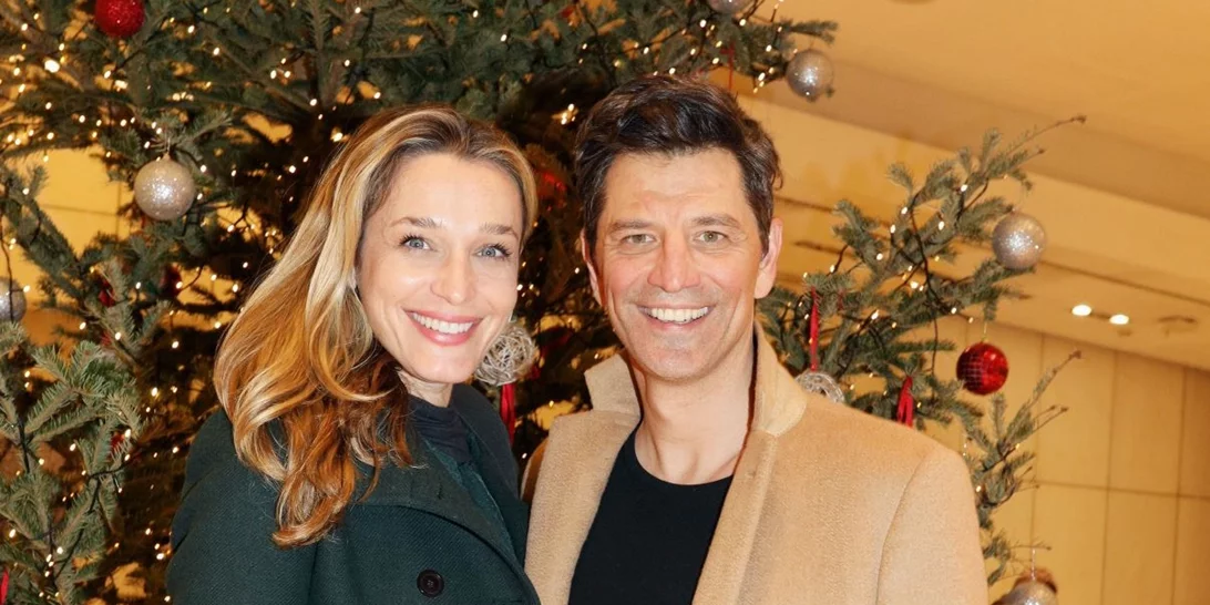 Σάκης Ρουβάς | Στολίζει το δέντρο με τα παιδιά του - Η όμορφη χειρονομία της Αναστασίας