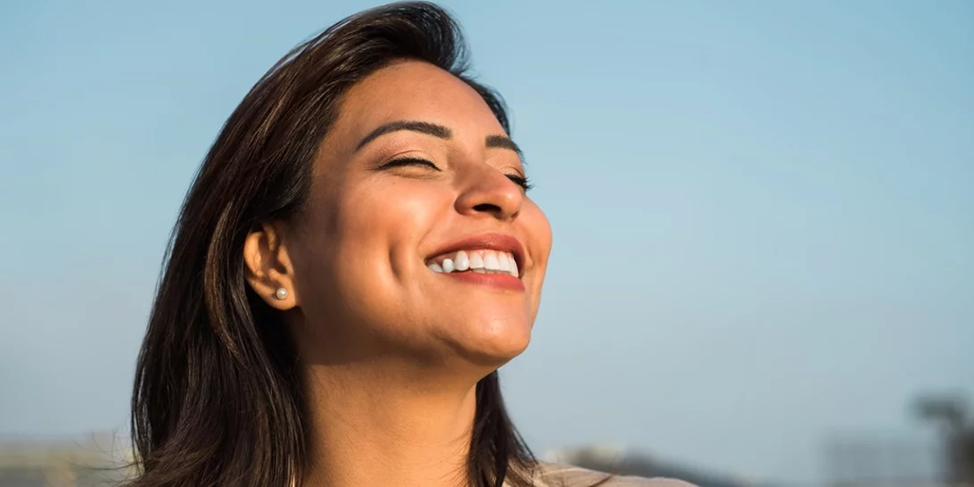 Τα καλύτερα αντηλιακά στικ προσώπου με χρώμα