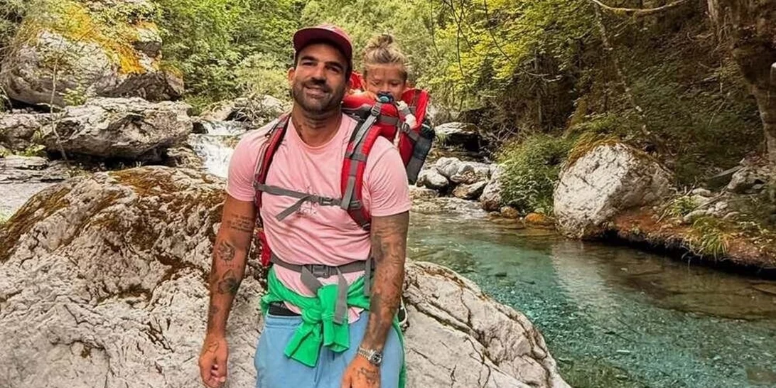 Ο Πάρης Αλεξάνδρου πάει πρώτη μέρα σχολείο στην Αθήνα - Η ανάρτηση του Δημήτρη Αλεξάνδρου