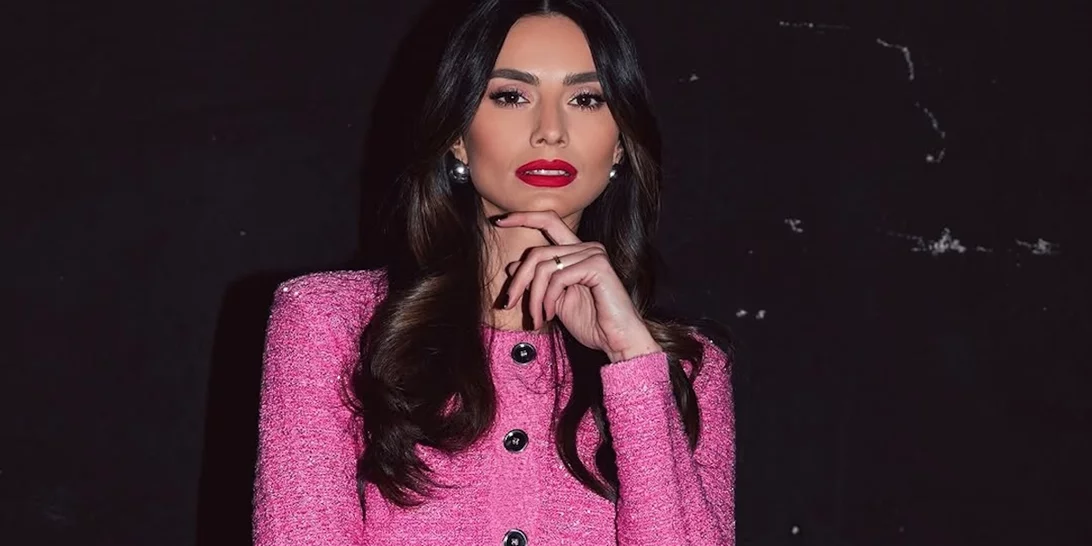 Ηλιάνα Παπαγεωργίου | Με φωτογραφική μηχανή και εκδρομικό outfit σε mini market του Πεκίνου