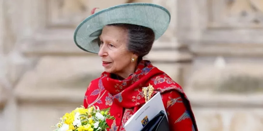 Πριγκίπισσα Άννα | Η δημόσια εμφάνιση χωρίς παπούτσια που συζητήθηκε όχι για τους αναμενόμενους λόγους