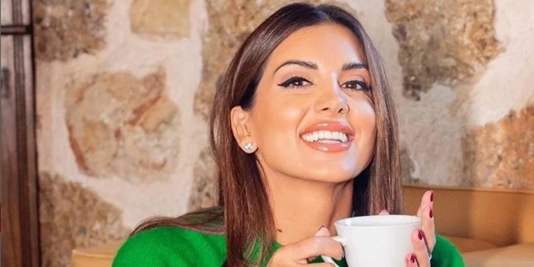 Σταματίνα Τσιμτσιλή | Συνοδεύει τη μεγαλύτερη κόρη της στο σχολείο