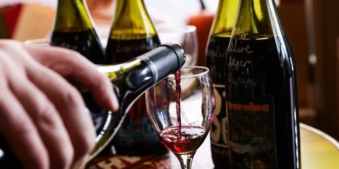 ΗΠΑ | Απειλούν να προχωρήσουν στην επιβολή δασμών 200% στα κρασιά και τις σαμπάνιες της Γαλλίας
