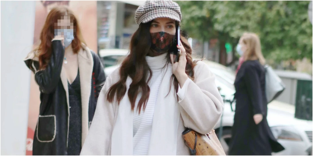 Χριστίνα Μπόμπα | Αυτό είναι το girly αξεσουάρ που δεν αποχωρίζεται τον χειμώνα