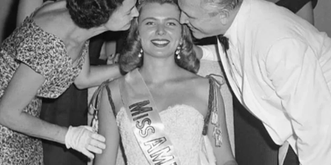 Marilyn Van Derbur | Η μόνη Miss America στην ιστορία που δημοπρατεί το στέμμα της
