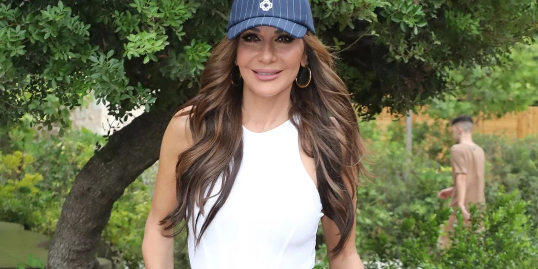 Ευρύχωρο και ευήλιο | Η Δέσποινα Βανδή μας δείχνει το σαλόνι του νέου της σπιτιού