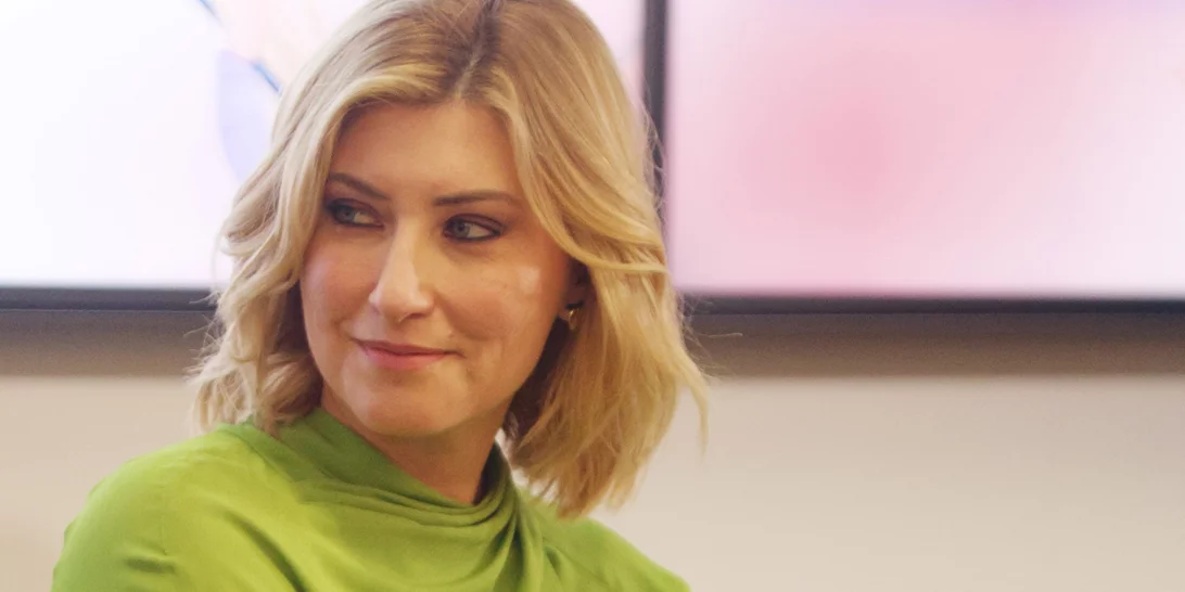 Η Σία Κοσιώνη στολίζει το δέντρο της με πολύτιμους συνεργάτες