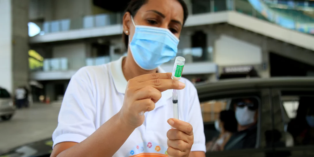 Τι συμβαίνει με το εμβόλιο της AstraZeneca | Συνεδριάζει η Επιτροπή Εμβολιασμών