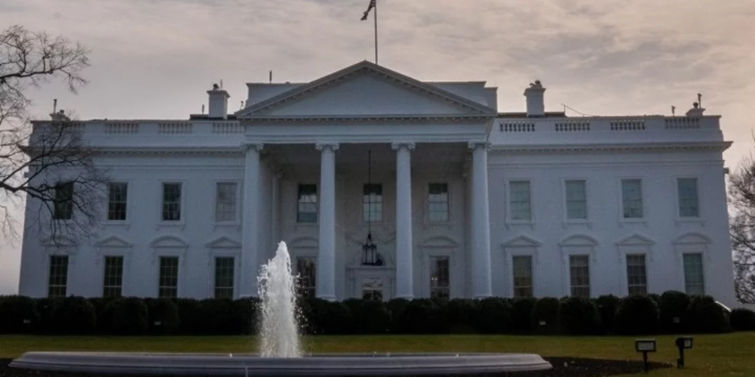 ΗΠΑ | Ο Λευκός Οίκος κατηγορεί τους Δημοκρατικούς ότι κατασκεύασαν μια "πλαστή αφήγηση" για τον Τrump μετά τη δημοσιοποίηση email του Jeffrey Epstein