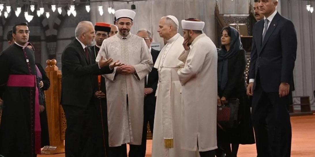 Κωνσταντινούπολη: Το τέμενος Σουλταναχμέτ και τη Συριακή Ορθόδοξη Εκκλησία επισκέφθηκε ο Πάπας