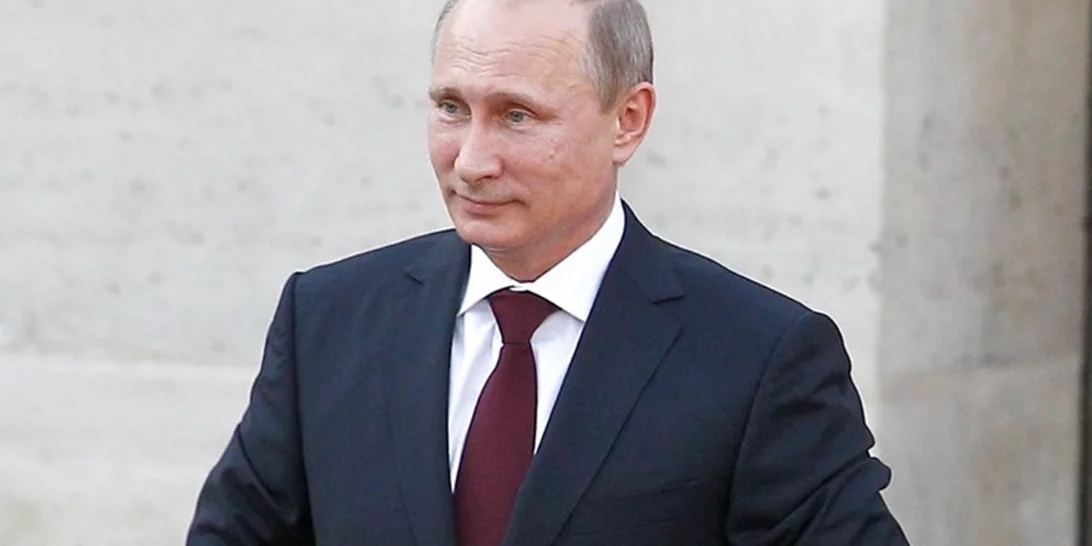 Η "κολλητή" του Putin αναγκάζει γυναίκες εργάτριες να βγάζουν τα ρούχα τους πριν ξεκινήσουν την δουλειά