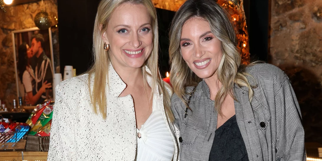 Η κοινή εμφάνιση της Αθηνάς Οικονομάκου και της Λένας Δροσάκη με το ίδιο trend στο σύνολο τους