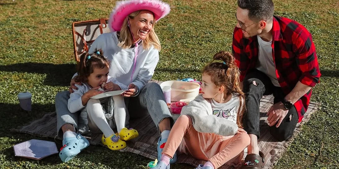 Σοφία & Λένια Πετρούνια | Σαν "μικρές Ποκαχόντας" με το χτένισμα που τους έφτιαξε η Βασιλική Μιλλούση