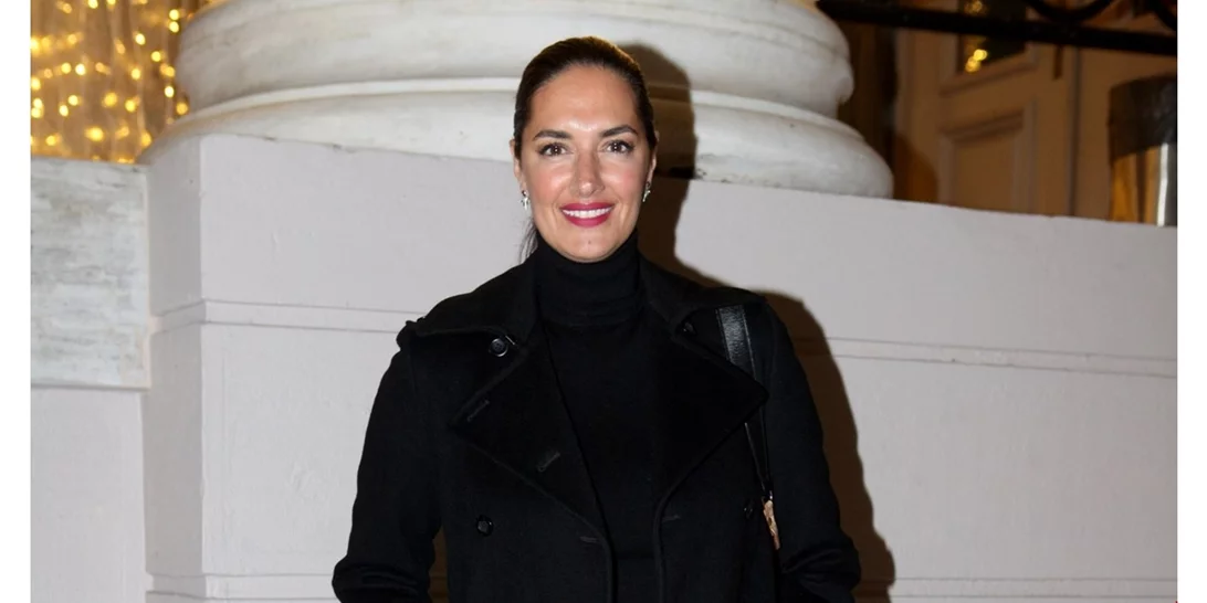 Βαρέθηκες το μαύρο παλτό; Η Νόνη Δούνια φόρεσε το πανωφόρι που ταιριάζει με κάθε look