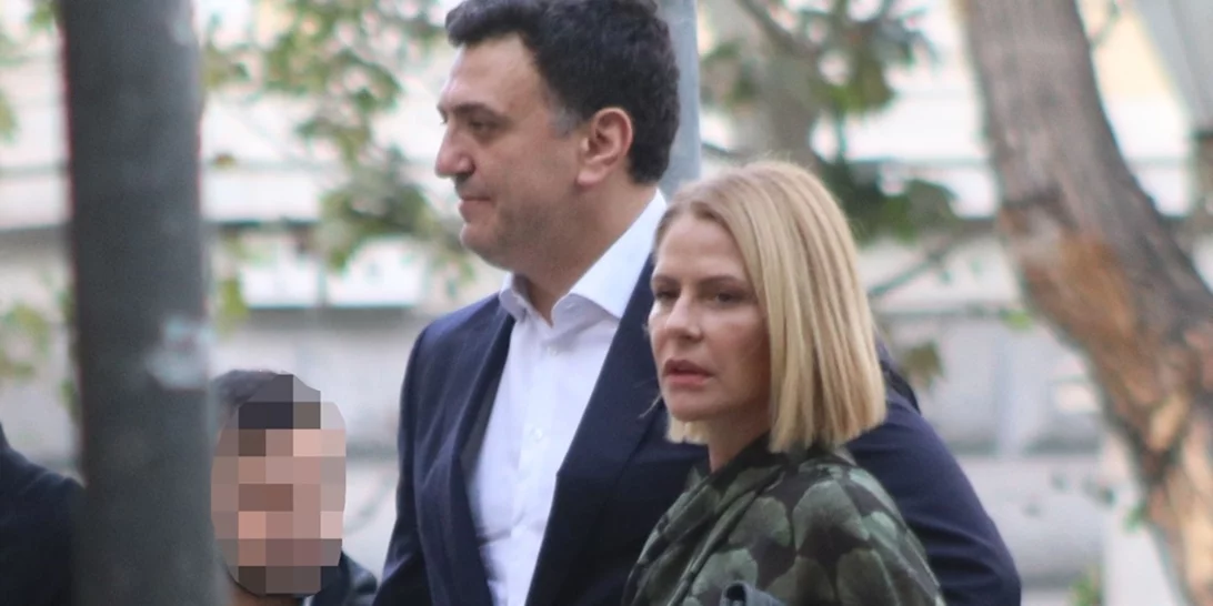 Νέες φωτογραφίες από τις διακοπές της Τζένης Μπαλατσινού με τον Βασίλη Κικίλια και τον γιο τους