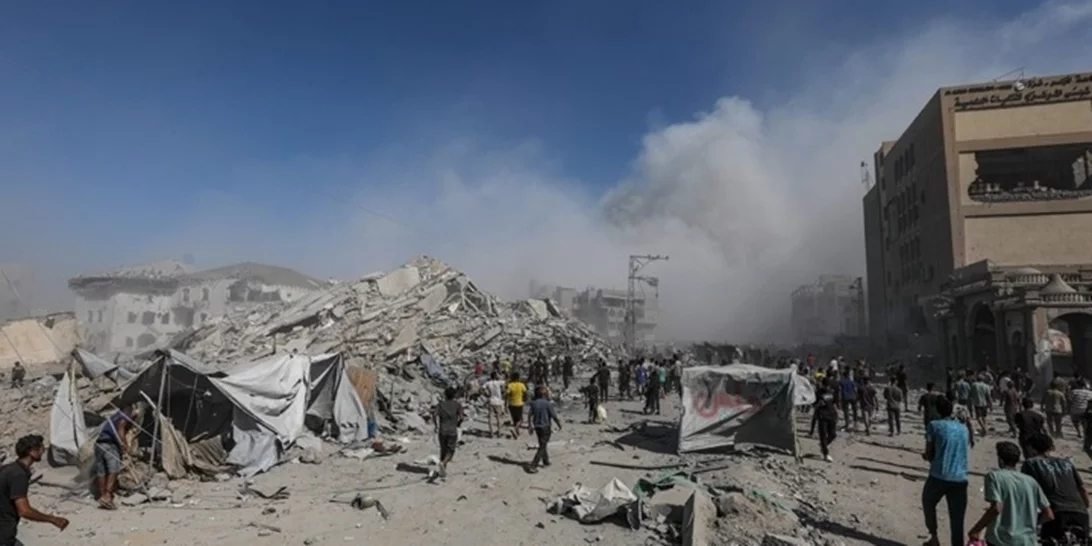 Το Ισραήλ συνεχίζει τους εντατικούς βομβαρδισμούς στην πόλη της Γάζας