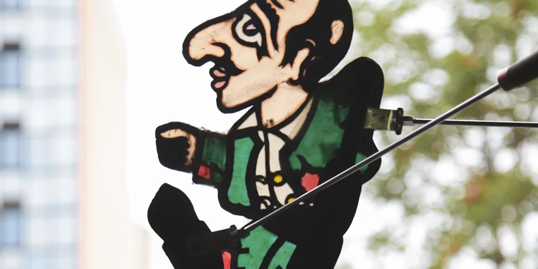 Ο Καραγκιόζης ανοίγει το Paraga στον Νέο Κόσμο