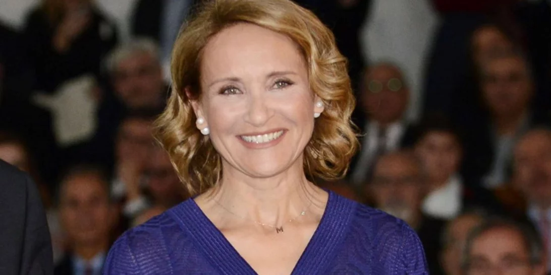 Θέλεις να ανανεώσεις τα office looks σου; Η Μάρα Ζαχαρέα φόρεσε το ιδανικό πουκάμισο