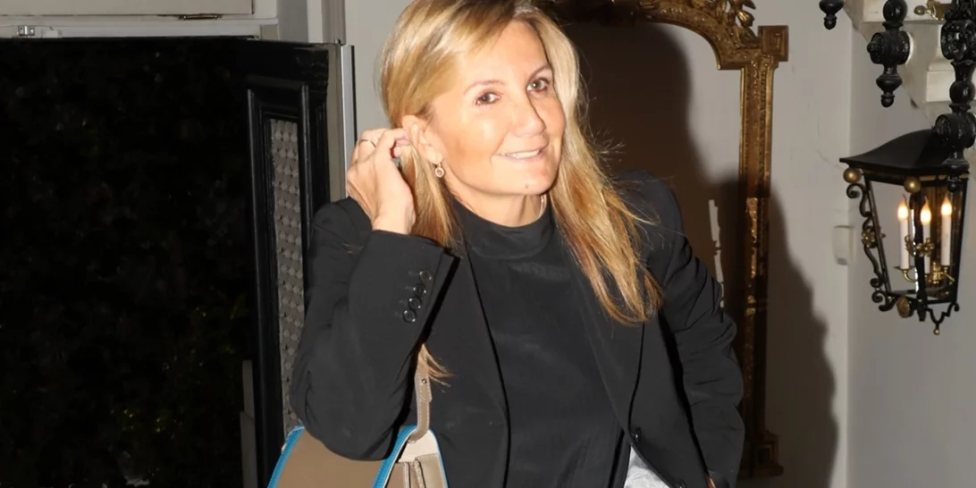 Η εμφάνιση της Μαρέβας Μητσοτάκη με το πιο δημοφιλές παντελόνι στη μόδα του 2022