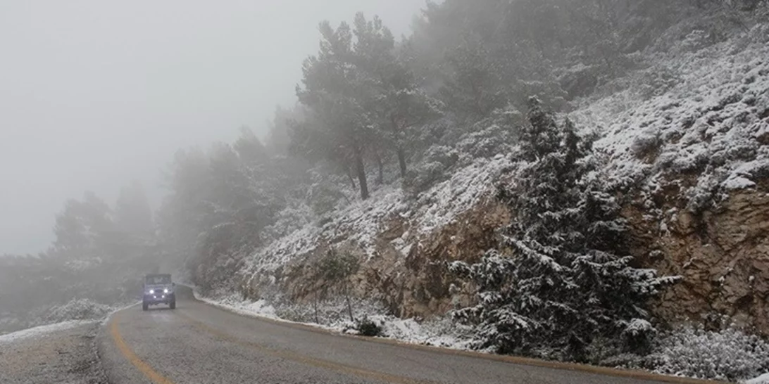 Κύμα ψύχους "σαρώνει" τη χώρα - Πού θα χιονίσει