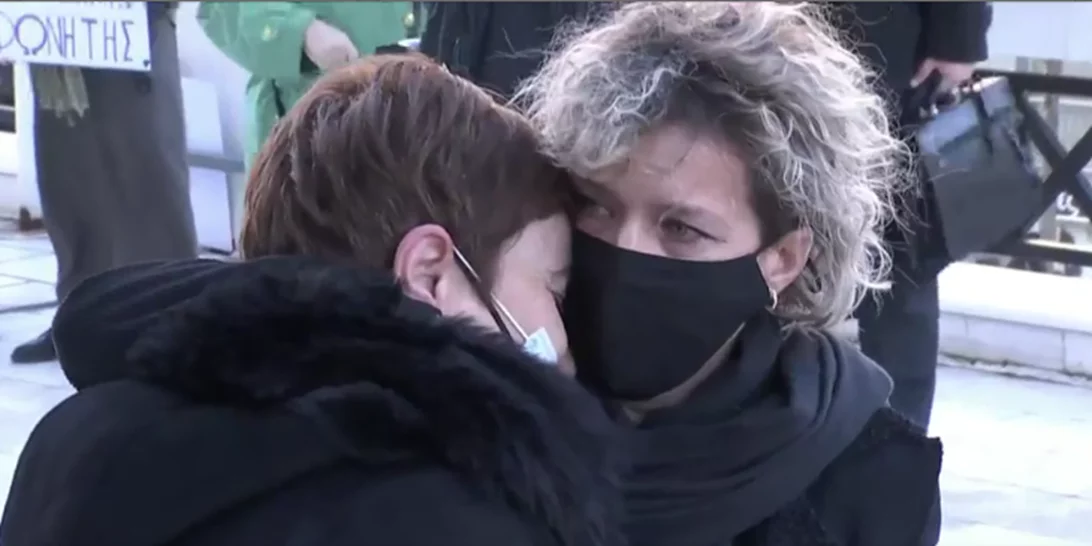 Τρεις γενναίες γυναίκες | Μια αγκαλιά έγιναν η μητέρα της Ελένης Τοπαλούδη, της Γαρυφαλλιάς και της Ερατούς