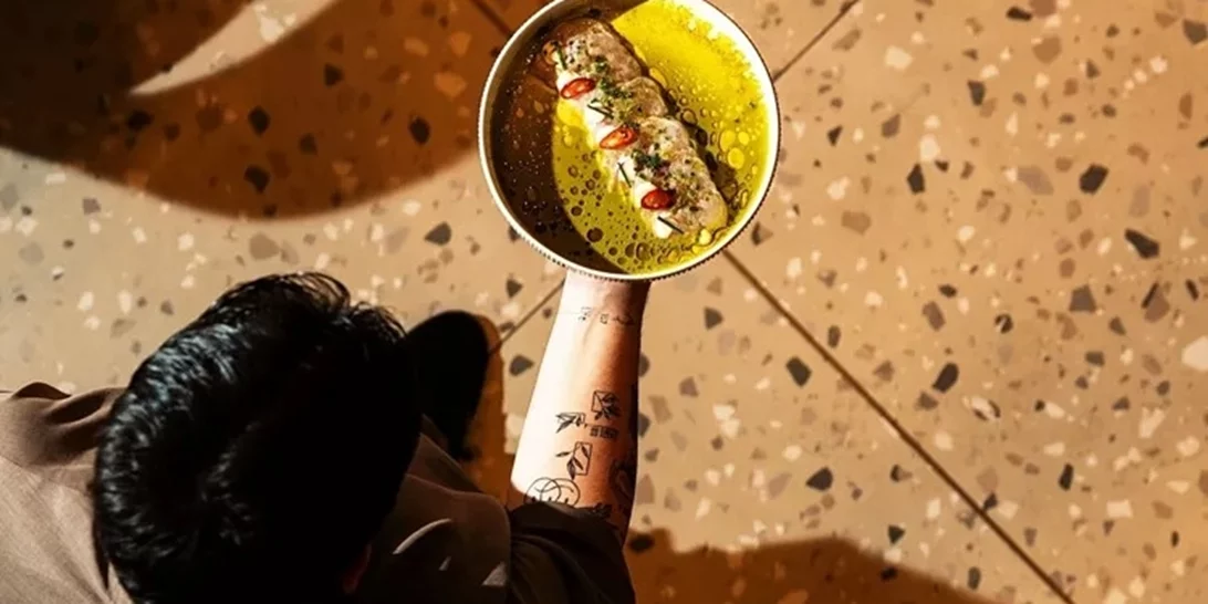 Στον Πειραιά, για ένα αυθεντικά κοσμοπολιτικο bar-restaurant