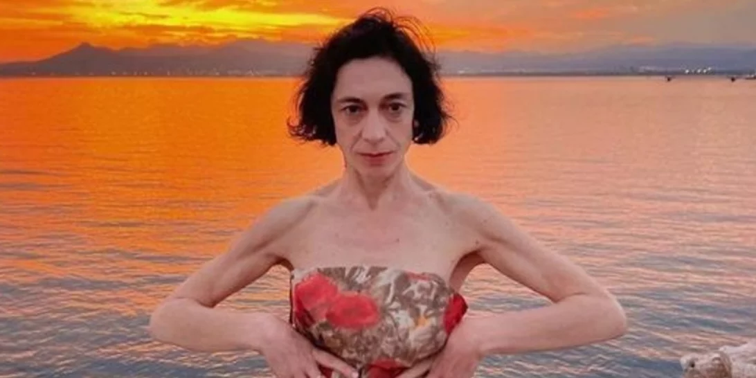 Έλενα Τοπαλίδου | Απαθανατίζει τον Νίκο Κούρη με τον γιο τους στην παραλία