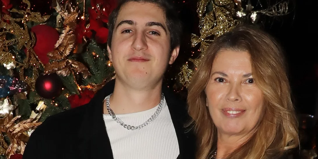 Η Σοφία Αλιμπέρτη αγαπάει τη μονοχρωμία | Η εμφάνιση με total black συνολο