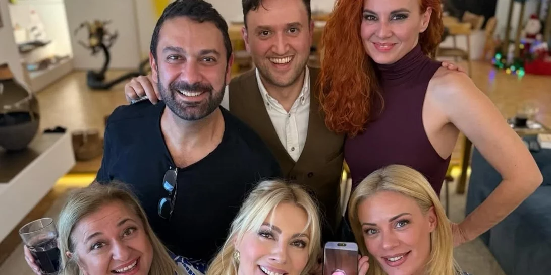 "Στο Πάρα Πέντε -20 χρόνια μετά" | "10 με τόνο" έβαλε το "Χ" στο reunion της αγαπημένης του τηλεοπτικής παρέας