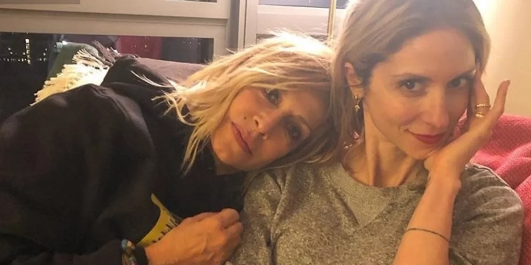 30 χρόνια πριν | H 34χρονη Άννα Βίσση αγκαλιά με την μοναχοκόρη της, την 9χρονη Σοφία Καρβέλα