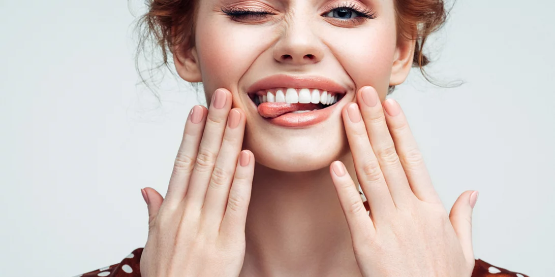 TikTok beauty tips | Το πανέξυπνο trick μακιγιάζ για να δείξεις φρέσκια και νεότερη στην στιγμή