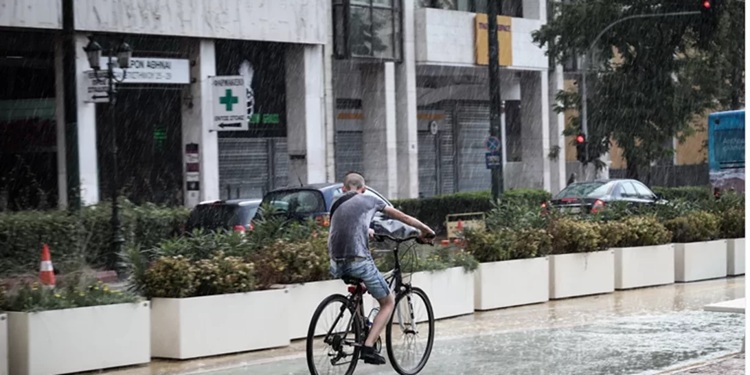 Καταιγίδες και πτώση της θερμοκρασίας όλη την εβδομάδα - Ποια ημέρα θα είναι η πιο επικίνδυνη