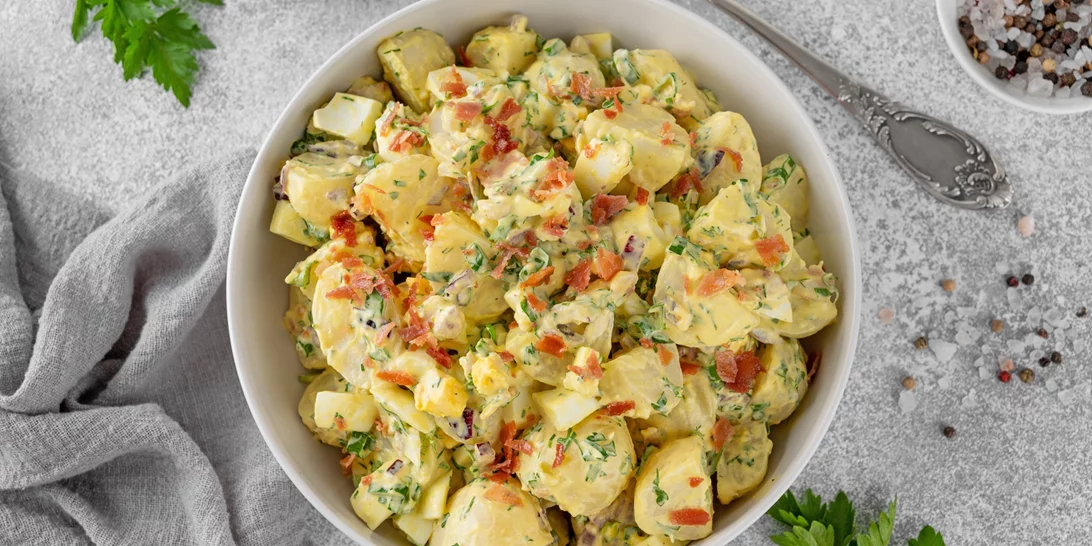 Η απόλυτη πατατοσαλάτα της παραλίας | Η εύκολη συνταγή που σίγουρα θα χρειαστείς στις διακοπές