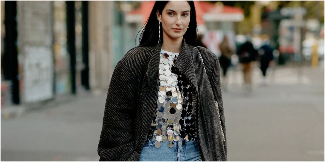 Το τζιν παντελόνι που κολακεύει τις petite σιλουέτες