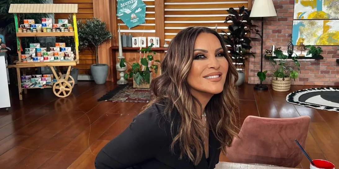 Ναταλία Γερμανού | Η εμφάνιση με κοστούμι στην απόχρωση που πρέπει να έχεις οπωσδήποτε στη συλλογή σου