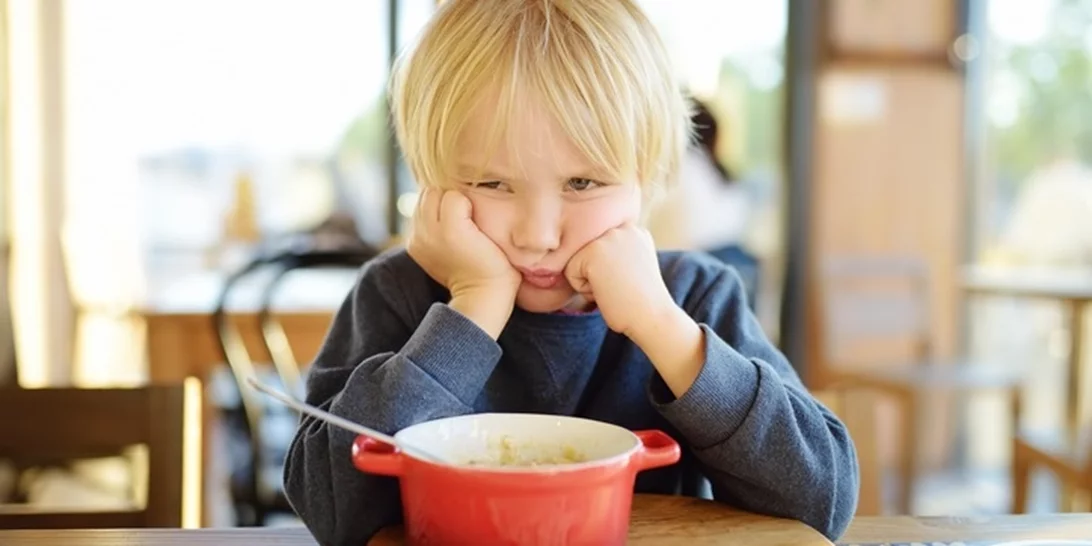 Το κόλπο μιας μαμάς για να πείσει τα παιδιά της να φάνε φρούτα και λαχανικά χωρίς να τα πιέσει