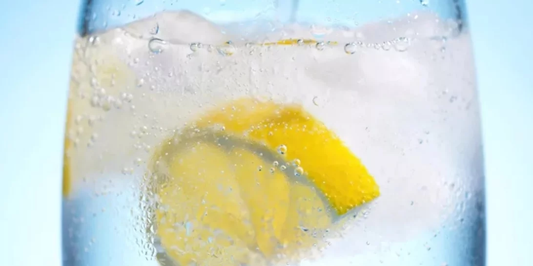 Γιατί δεν πρέπει να πίνεις παγωμένο νερό στον καύσωνα;