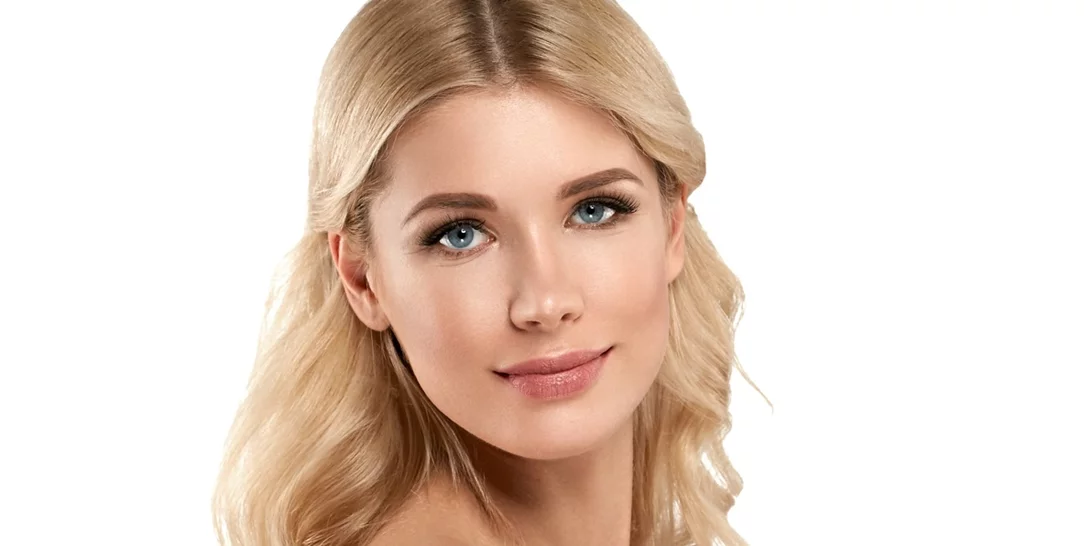 Πώς να γίνεις ξανθιά χωρίς να καταστρέψεις -πολύ- τα μαλλιά σου